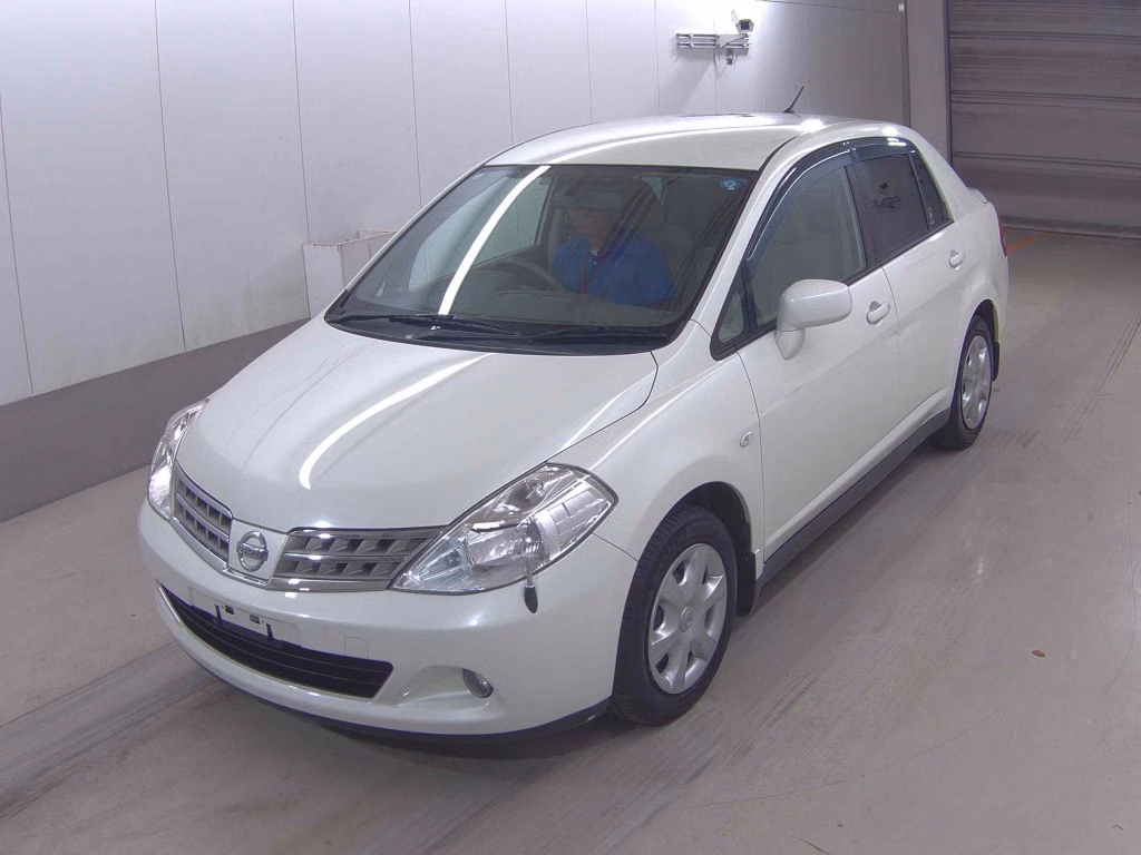 NISSAN TIIDA LATIO