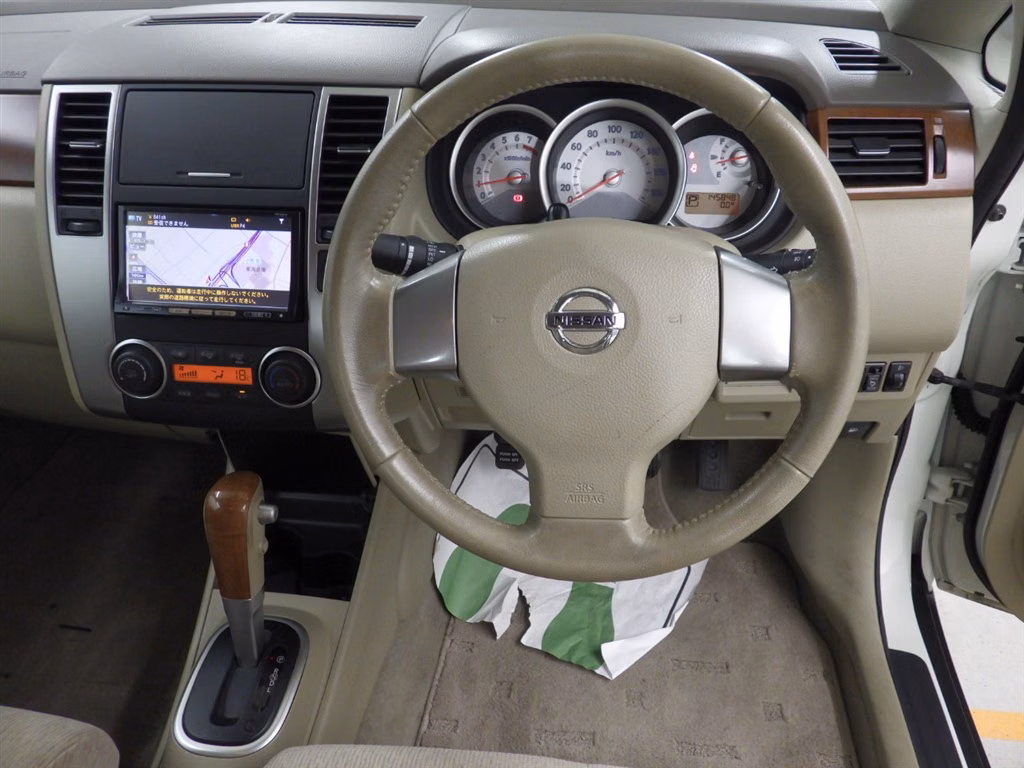 NISSAN TIIDA LATIO