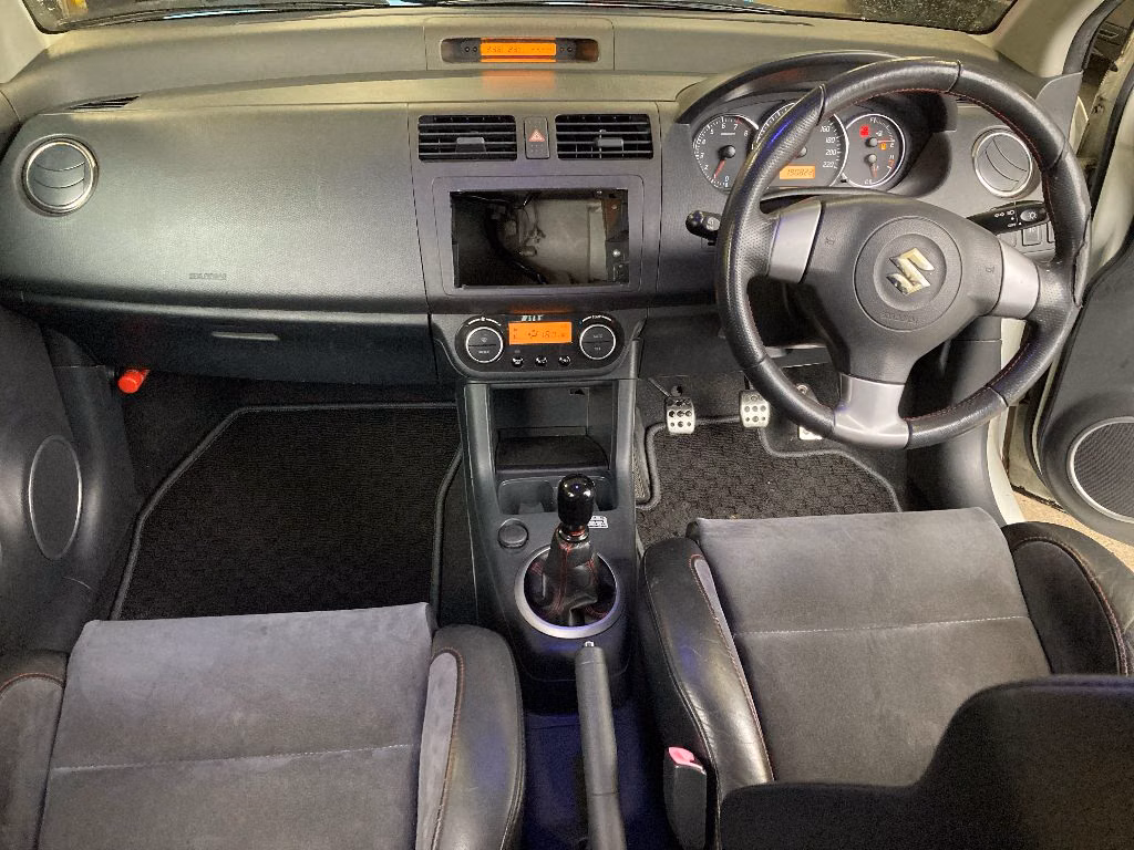 SUZUKI SWIFT