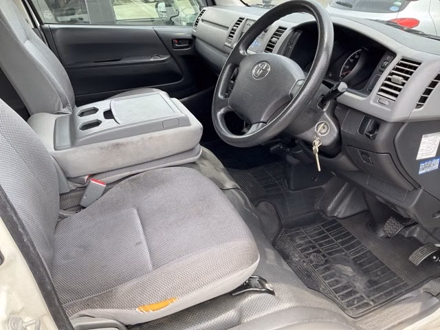 TOYOTA REGIUS ACE