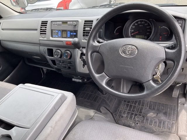 TOYOTA REGIUS ACE