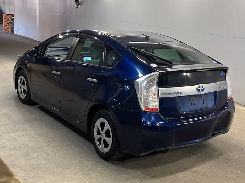 TOYOTA PRIUS PHV
