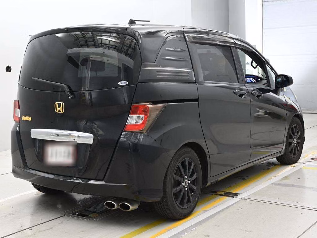 HONDA FREED SPIKE
