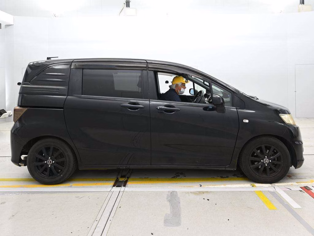 HONDA FREED SPIKE