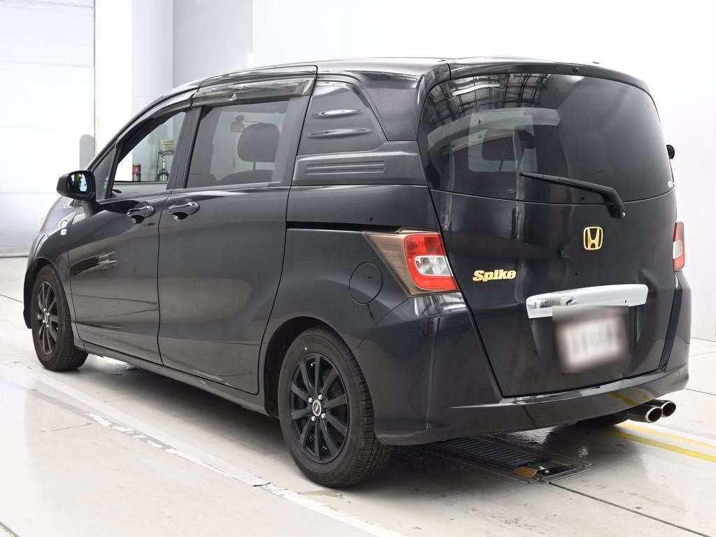 HONDA FREED SPIKE