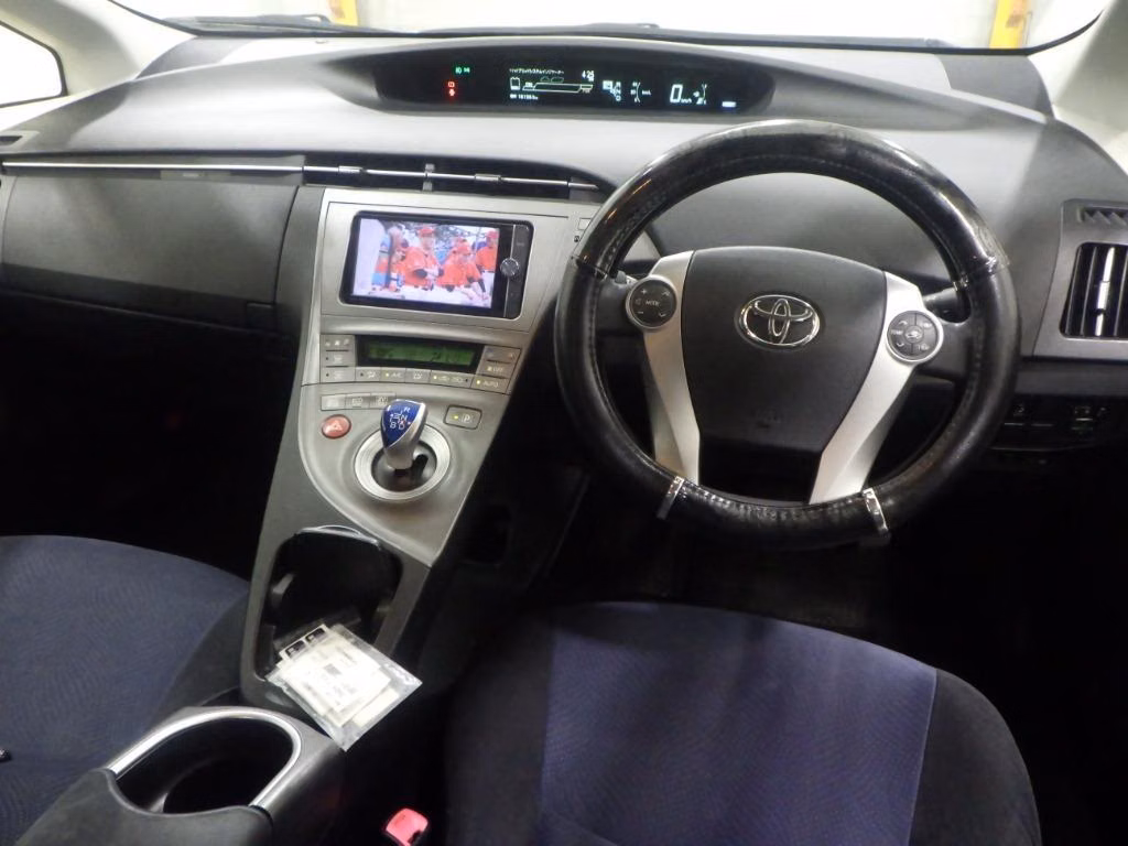 TOYOTA PRIUS