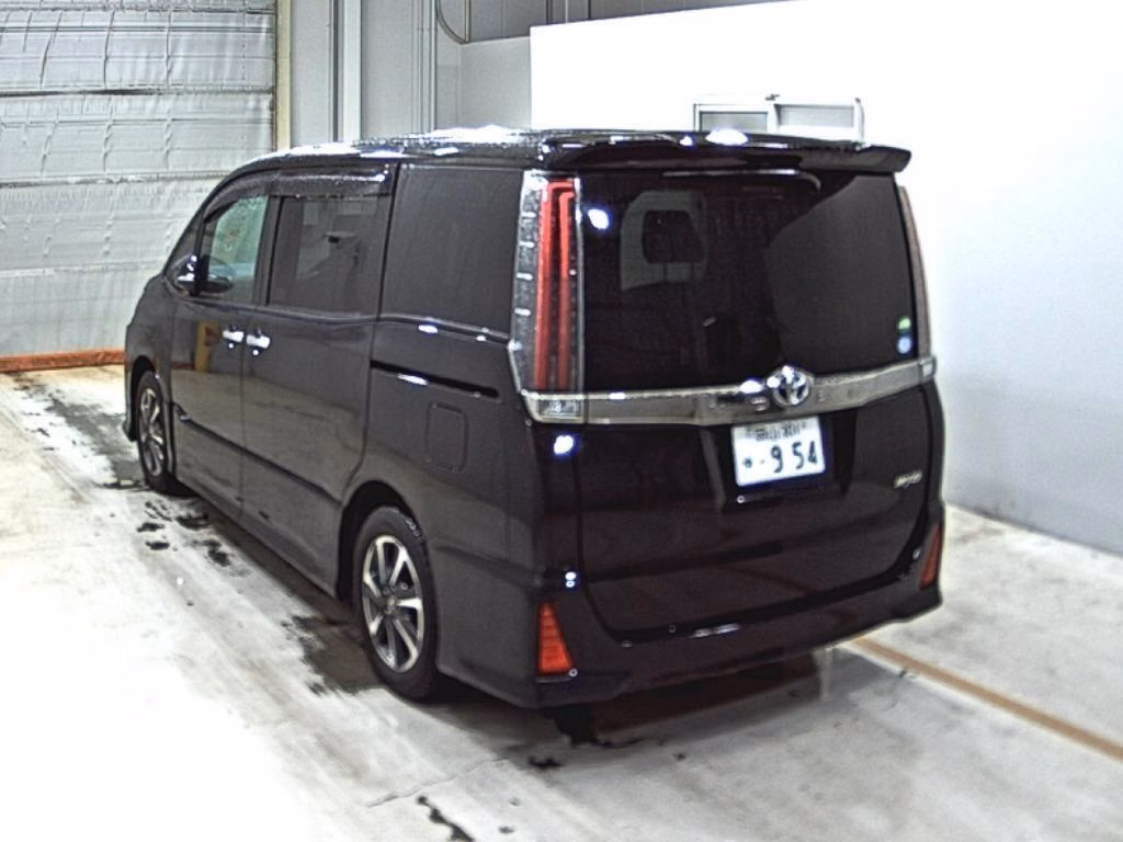 TOYOTA NOAH