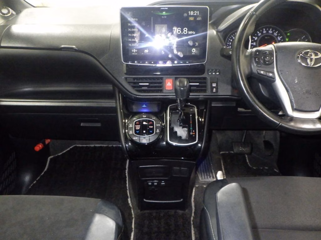TOYOTA NOAH