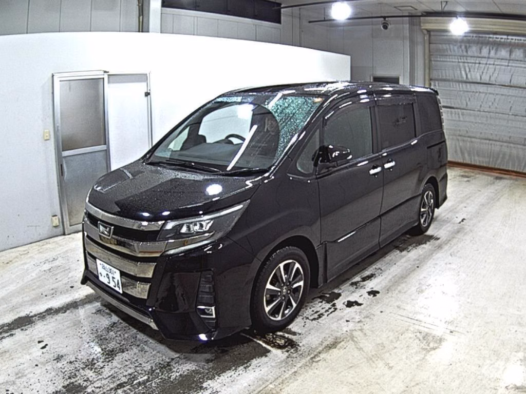 TOYOTA NOAH