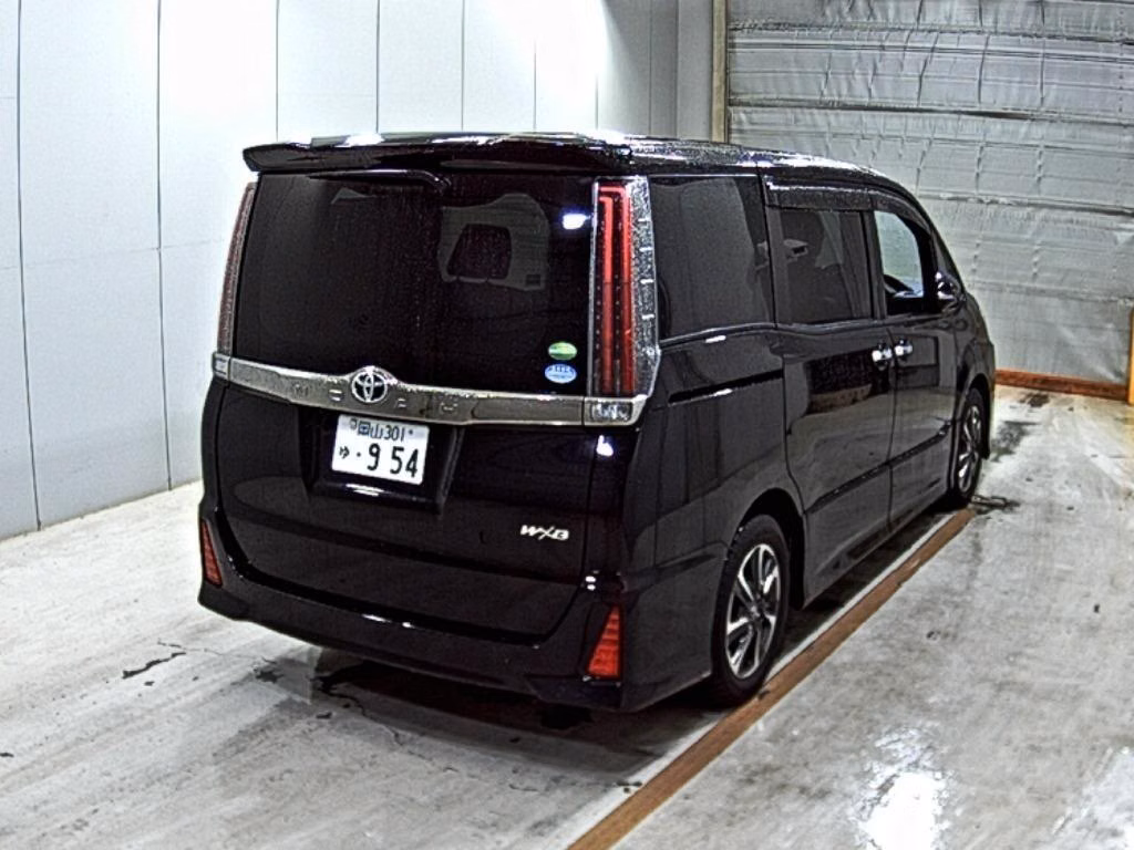 TOYOTA NOAH