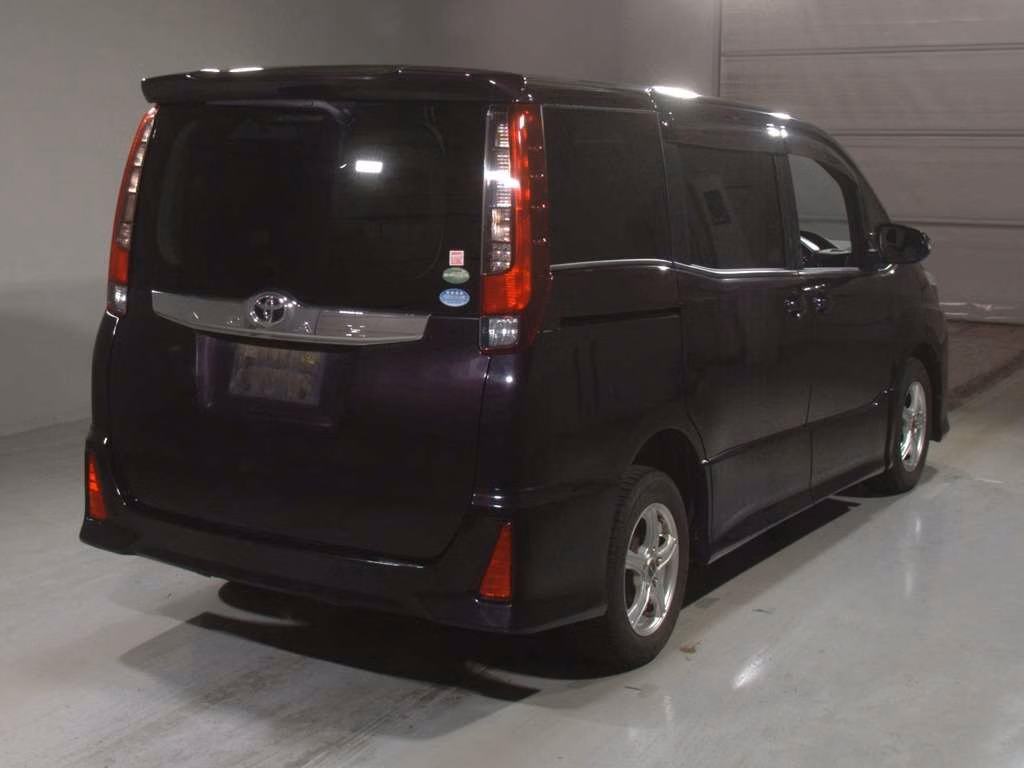 TOYOTA NOAH