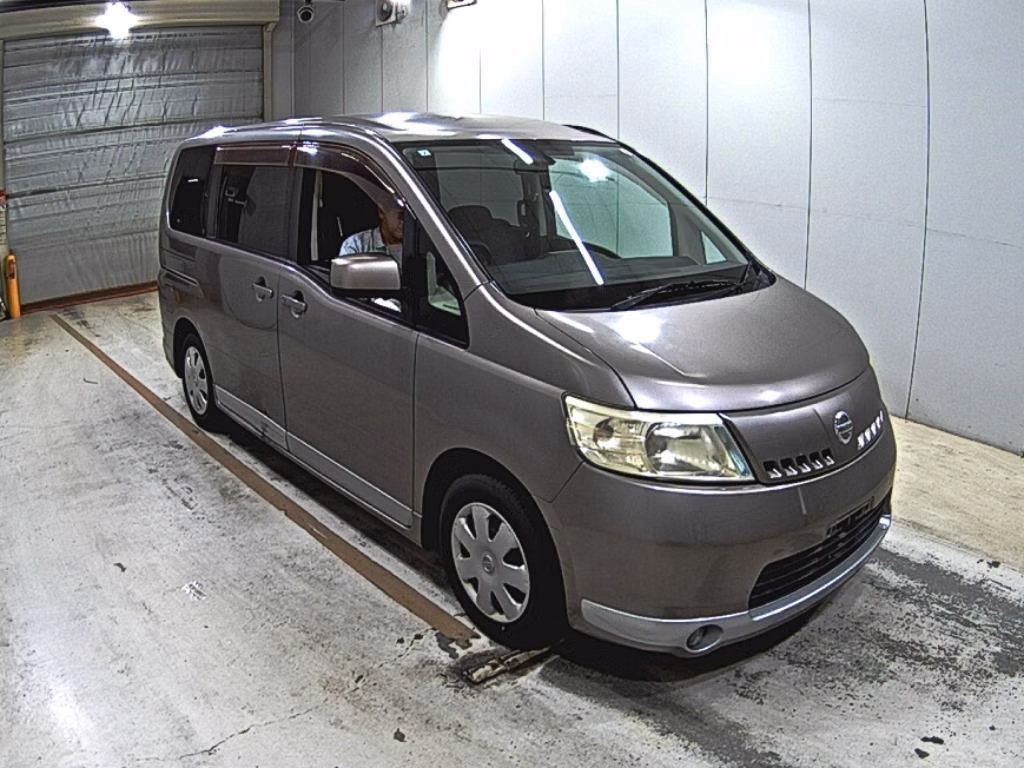 NISSAN SERENA