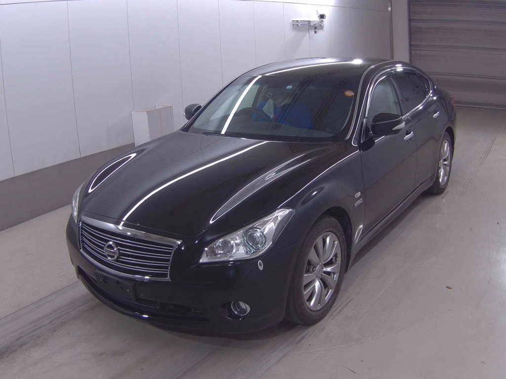 NISSAN FUGA