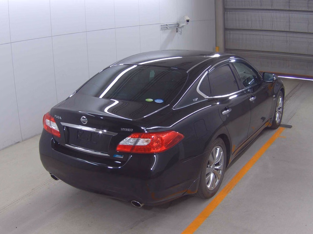 NISSAN FUGA