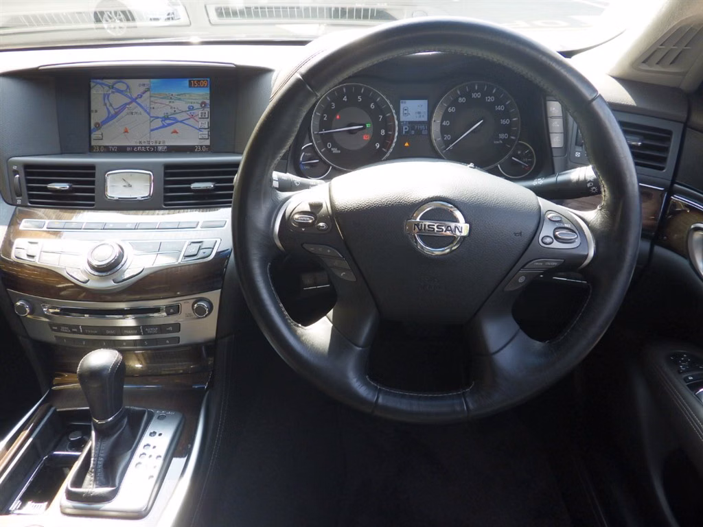 NISSAN FUGA