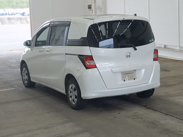 HONDA FREED SPIKE