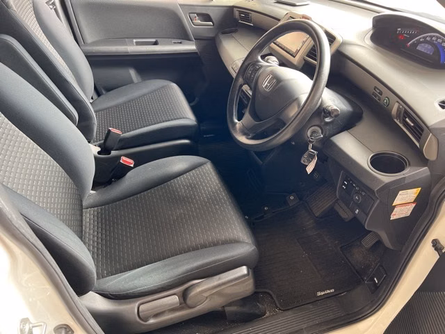 HONDA FREED SPIKE