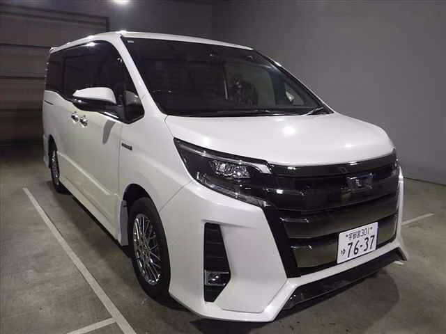 TOYOTA NOAH