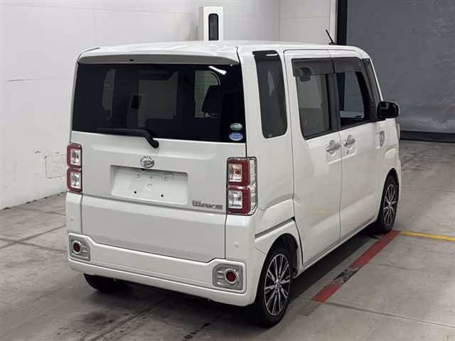 DAIHATSU WAKE
