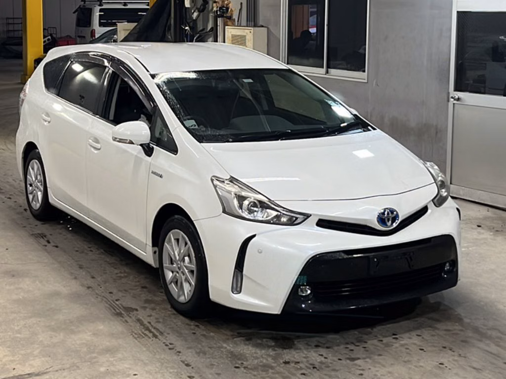 TOYOTA PRIUS ALPHA
