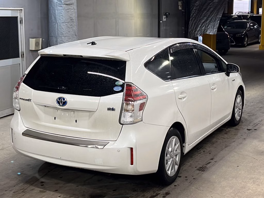 TOYOTA PRIUS ALPHA