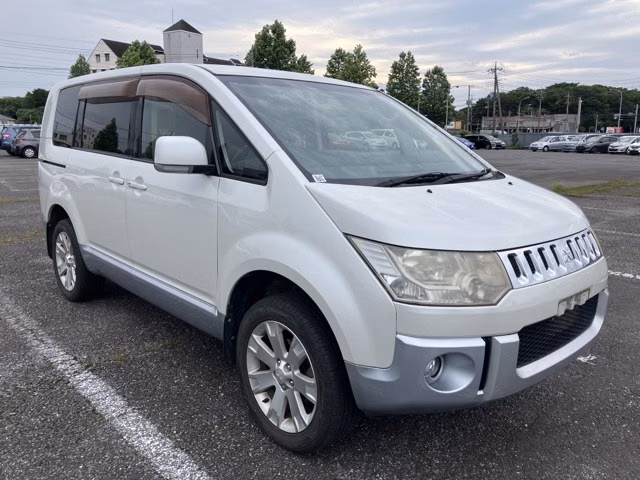 MITSUBISHI DELICA D:5