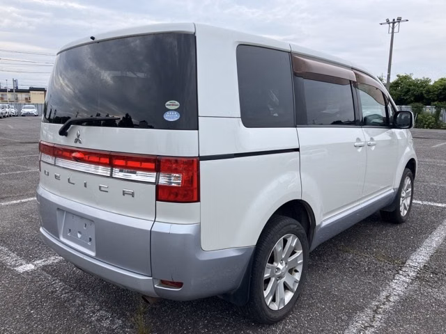 MITSUBISHI DELICA D:5
