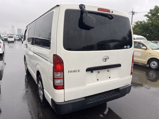 TOYOTA REGIUS ACE