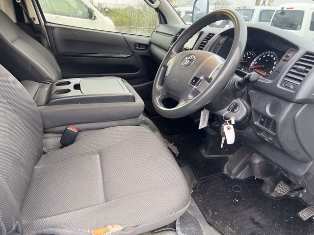 TOYOTA REGIUS ACE