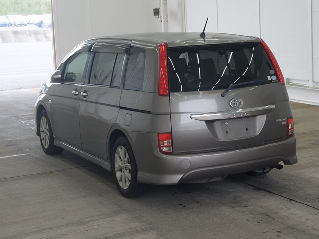 TOYOTA ISIS