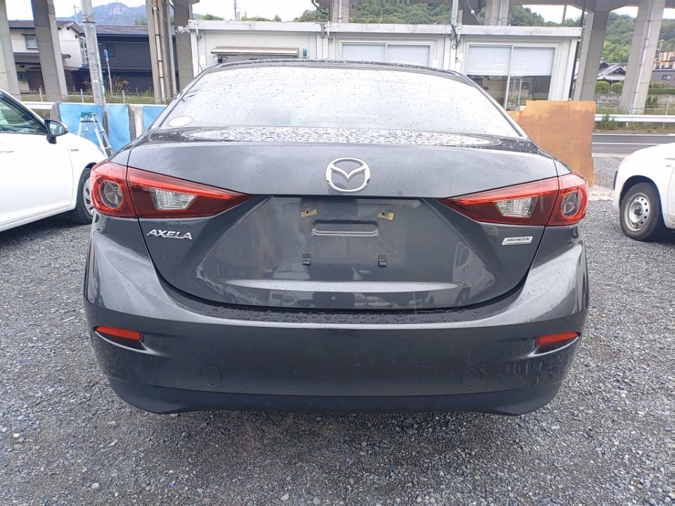 MAZDA AXELA