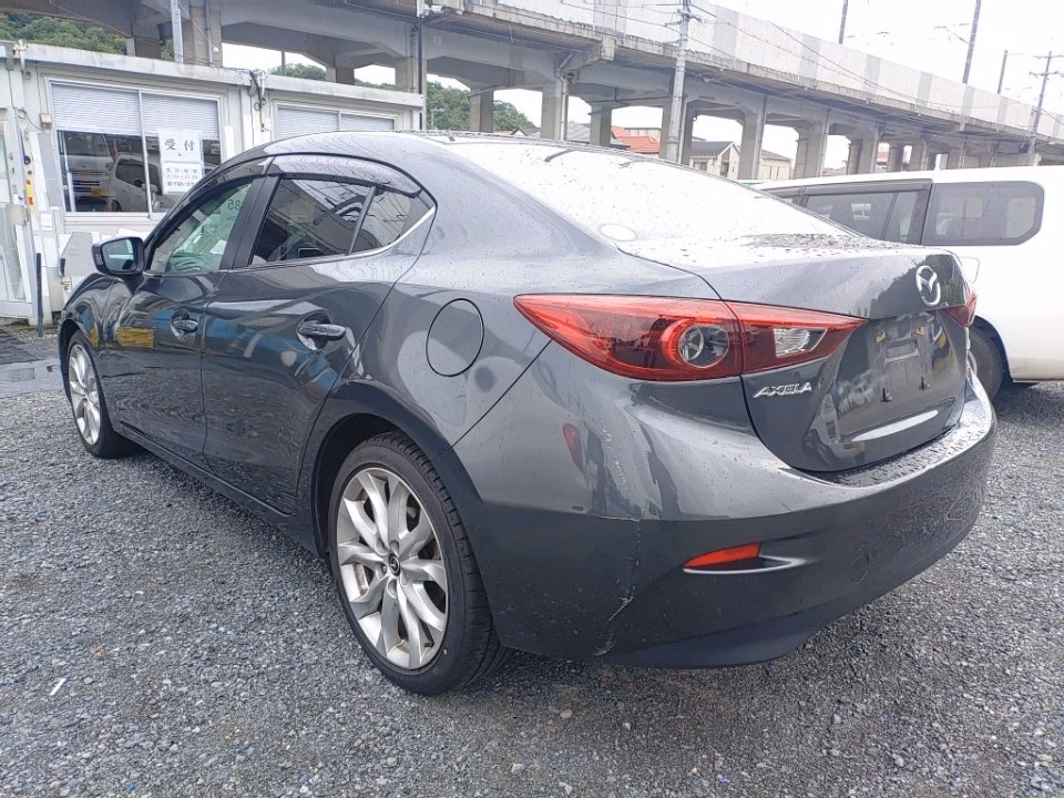 MAZDA AXELA