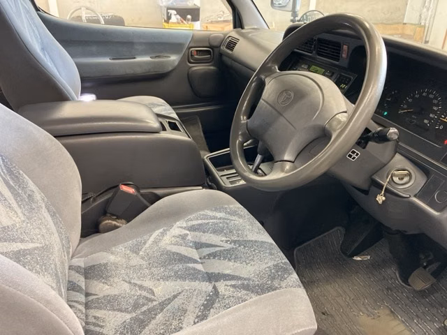 TOYOTA HIACE