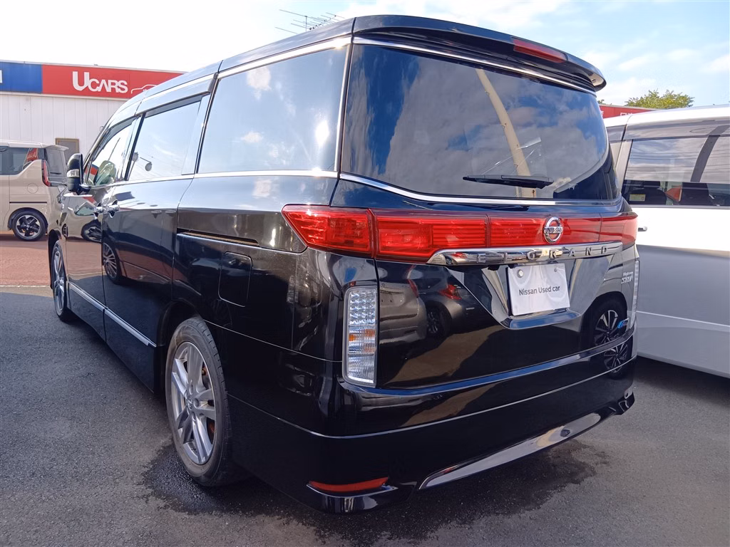 NISSAN ELGRAND