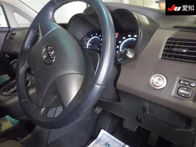 TOYOTA MARK X ZIO