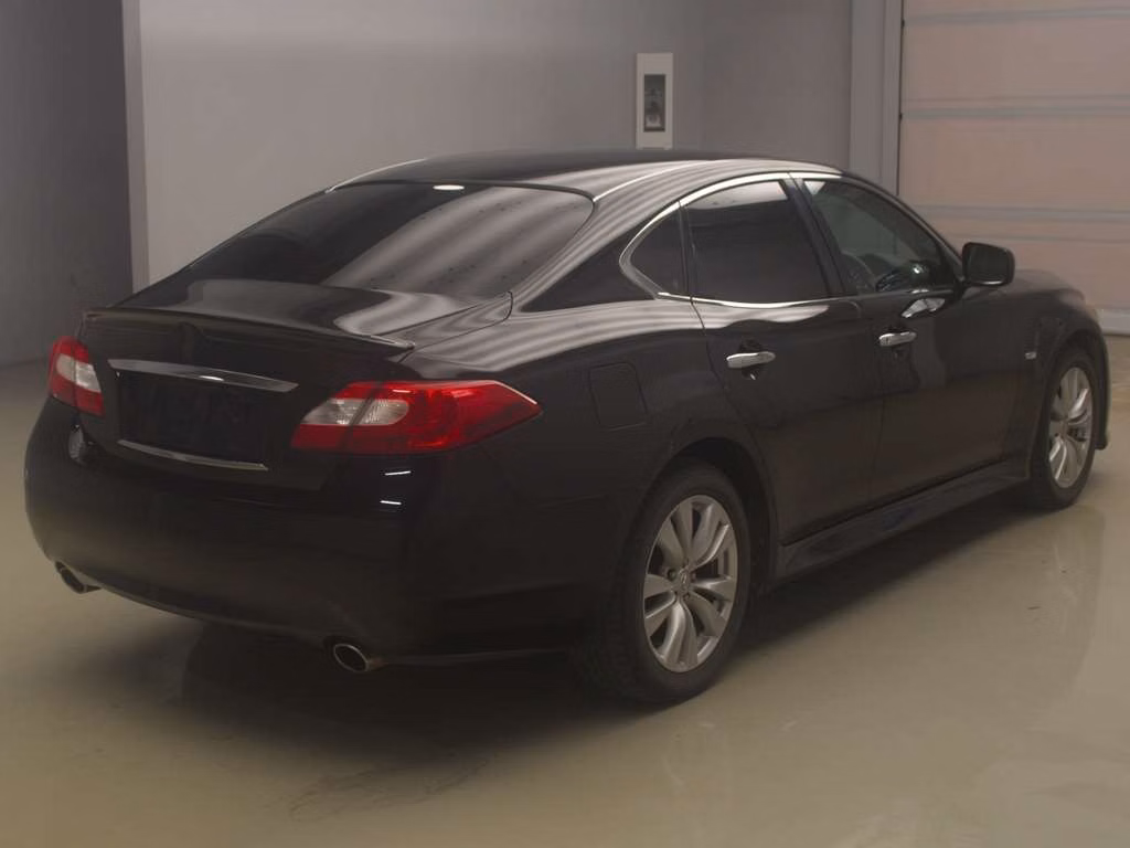 NISSAN FUGA
