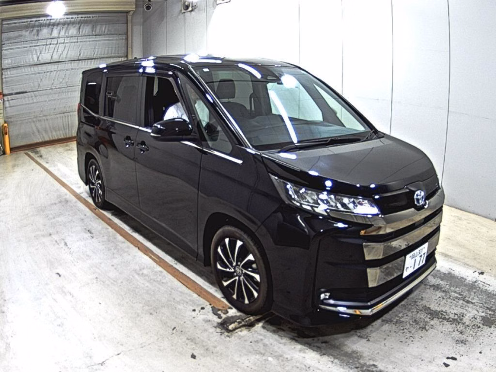 TOYOTA NOAH