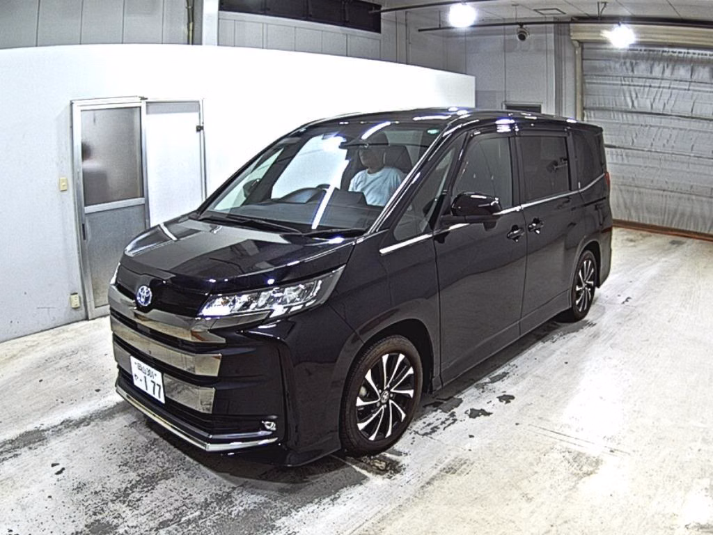 TOYOTA NOAH