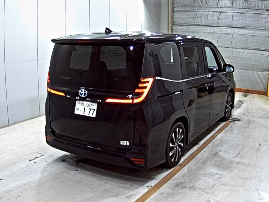 TOYOTA NOAH