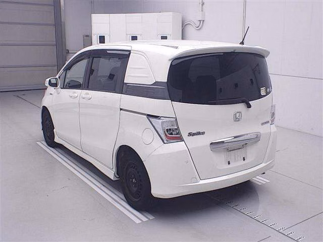 HONDA FREED SPIKE