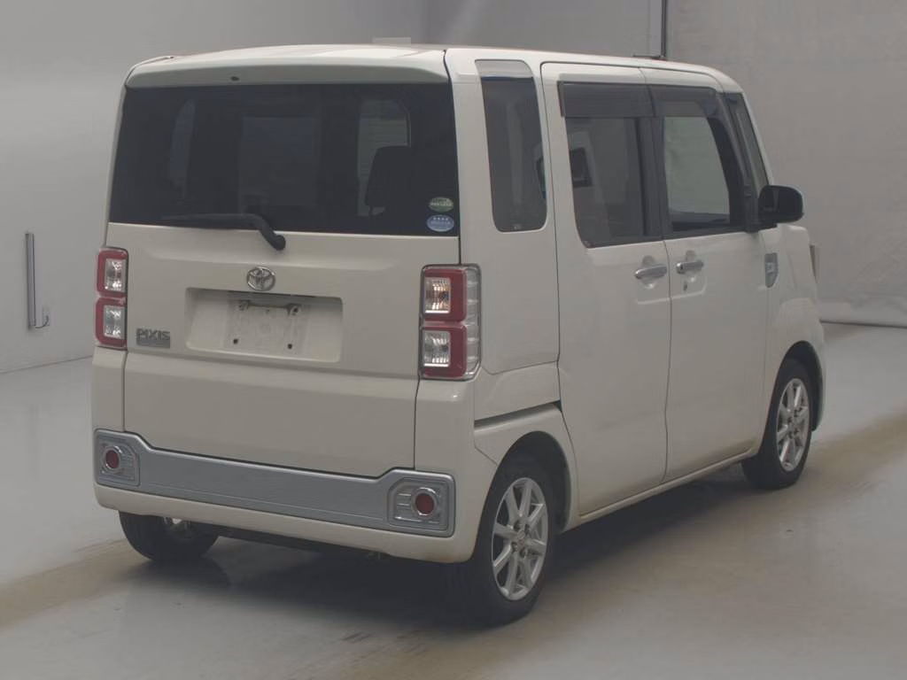TOYOTA PIXIS MEGA