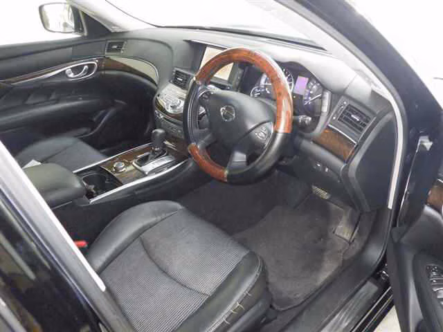 NISSAN FUGA