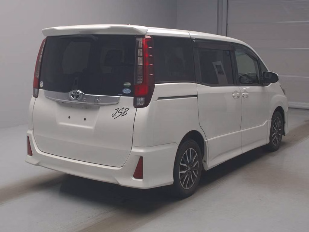 TOYOTA NOAH