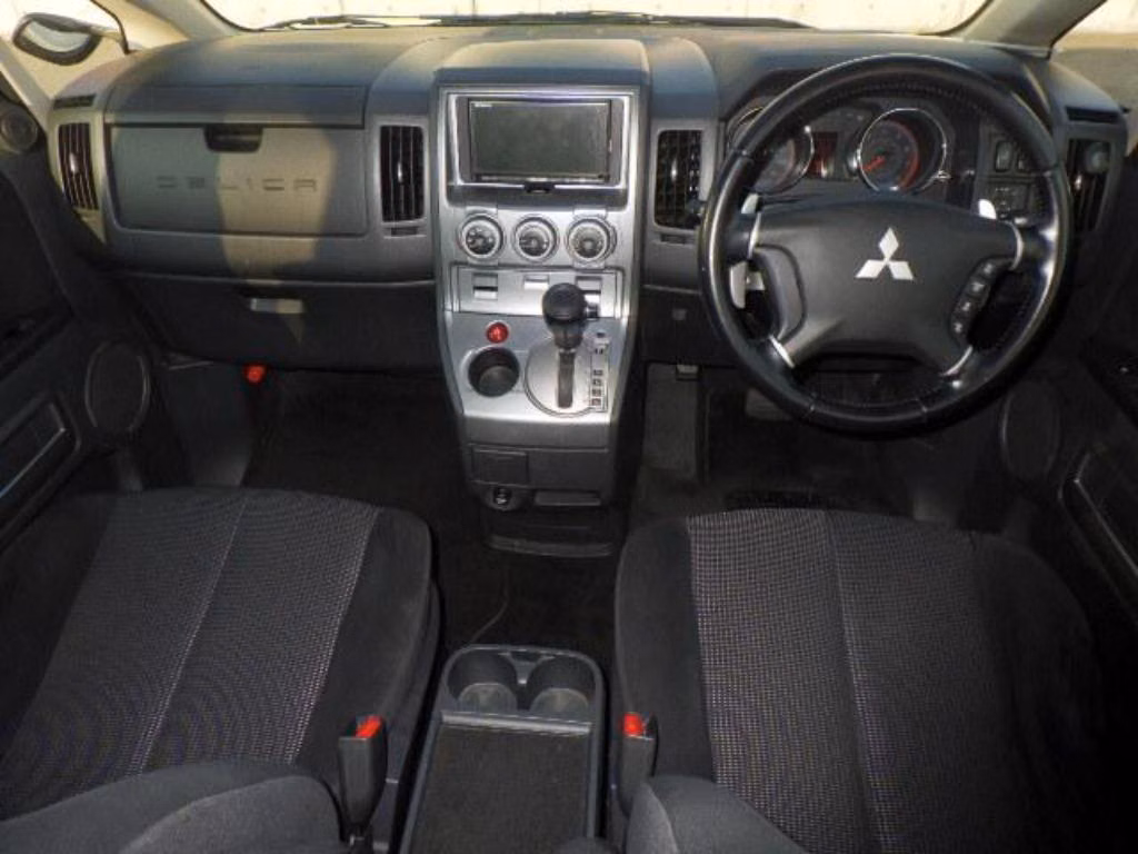 MITSUBISHI DELICA D:5