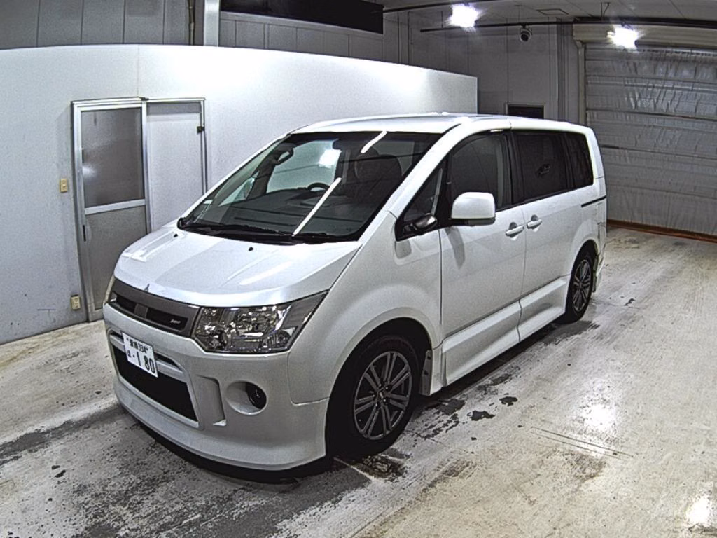 MITSUBISHI DELICA D:5