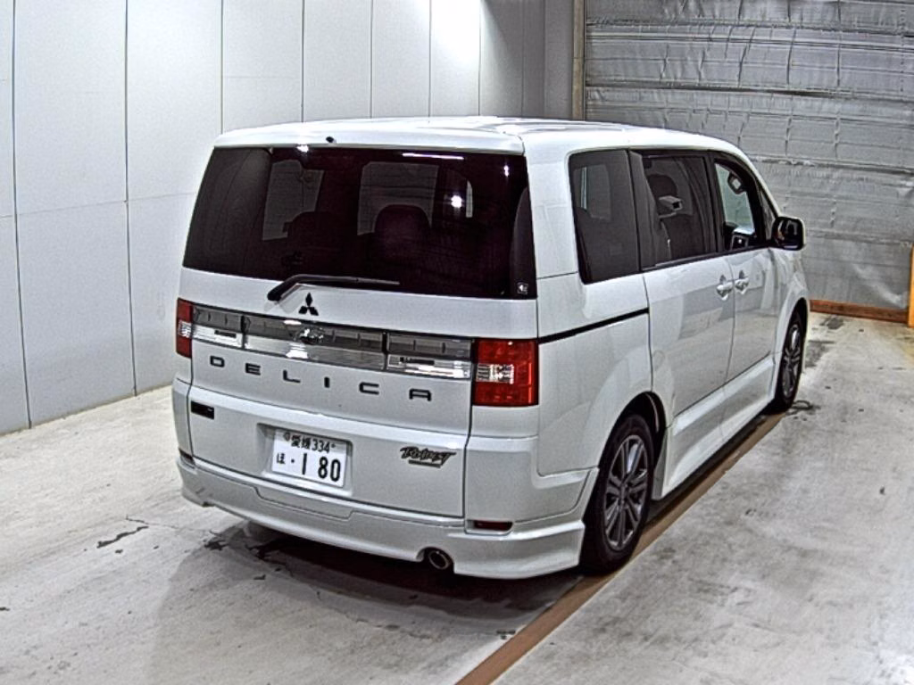 MITSUBISHI DELICA D:5