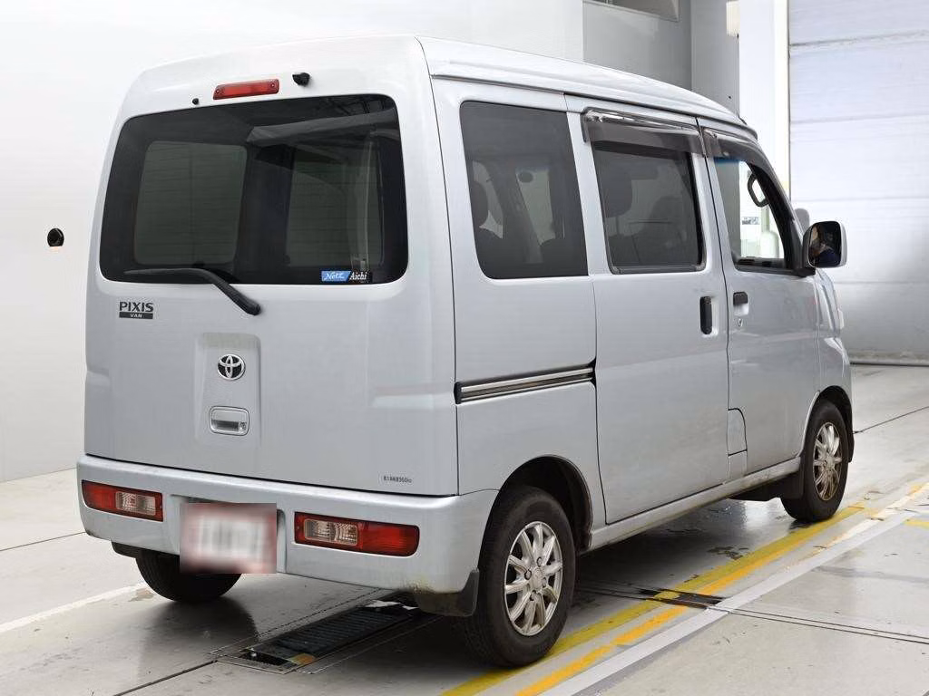 TOYOTA PIXIS VAN