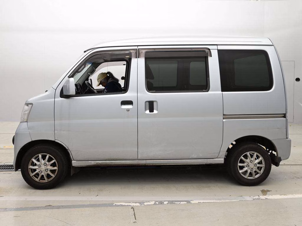 TOYOTA PIXIS VAN