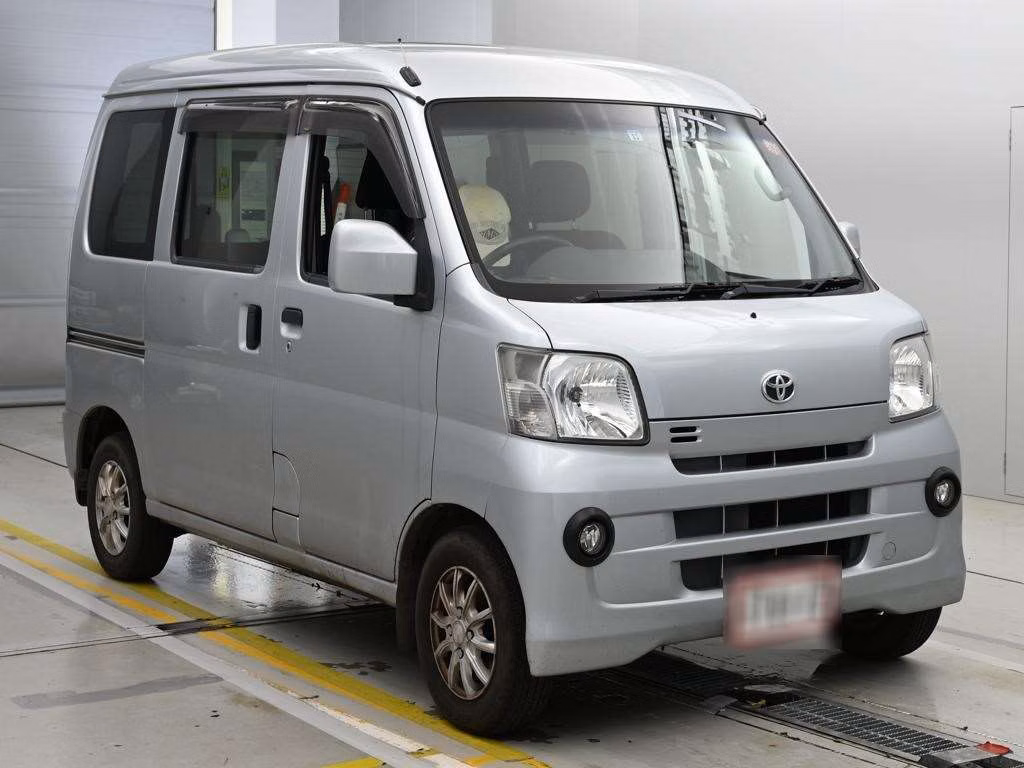 TOYOTA PIXIS VAN