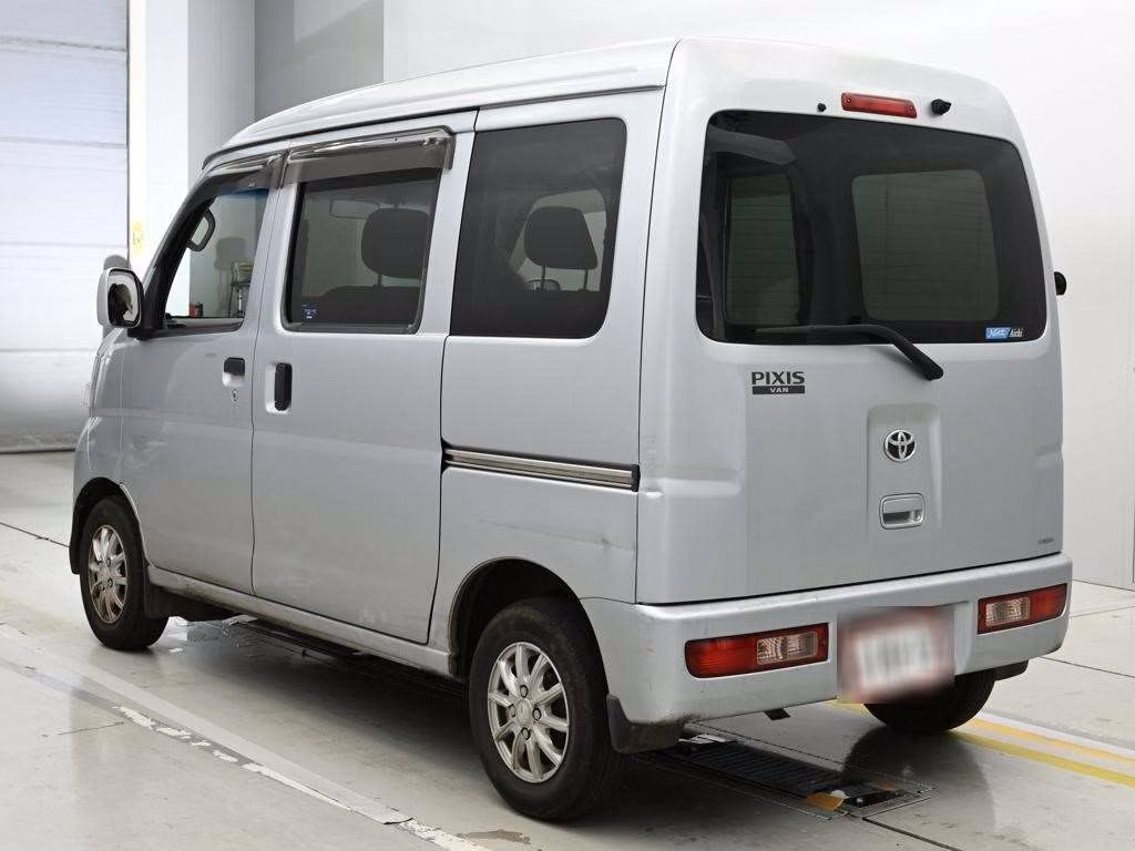TOYOTA PIXIS VAN